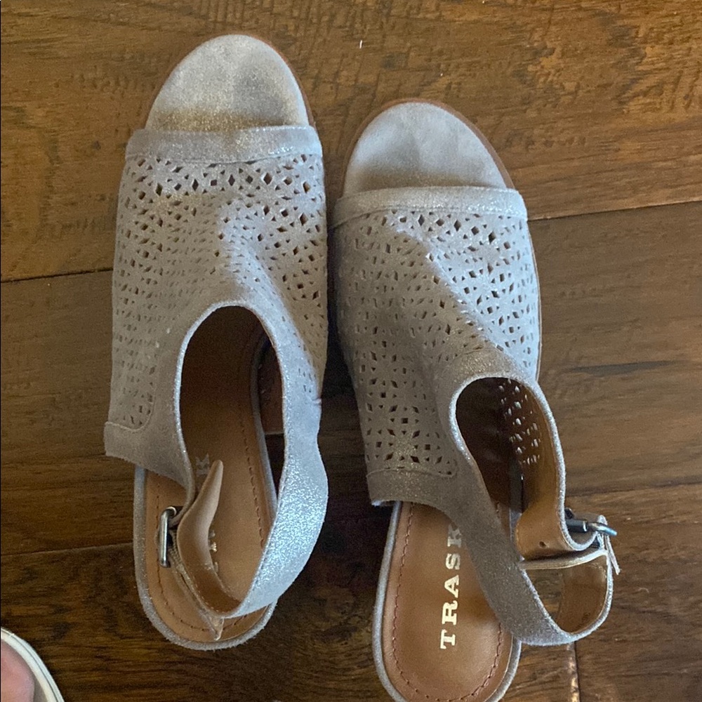 Trask Women's Gray Peep-Toe Sandals